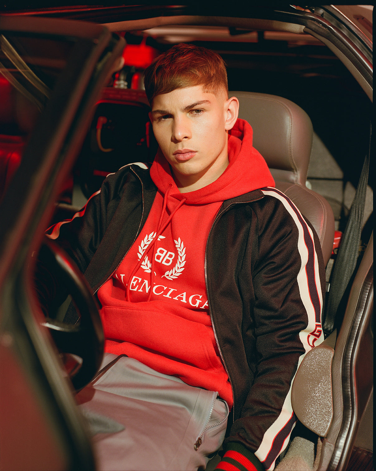 Fashion Extravaganza: Arsenal Star Emile Smith Rowe's Luxurious Style Off the Field Sends Fans Into a Frenzy