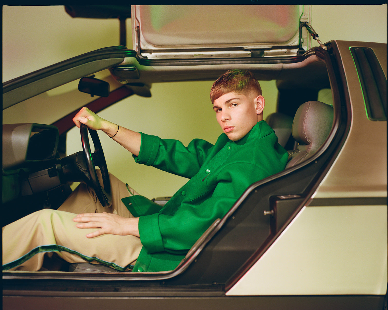 Fashion Extravaganza: Arsenal Star Emile Smith Rowe's Luxurious Style Off the Field Sends Fans Into a Frenzy